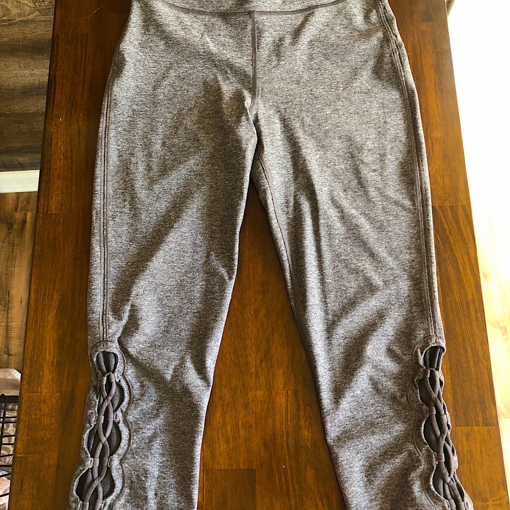 Lululemon Heather Gray Capri Crop Leggings Pants Laced Sides Size 6 NWOT